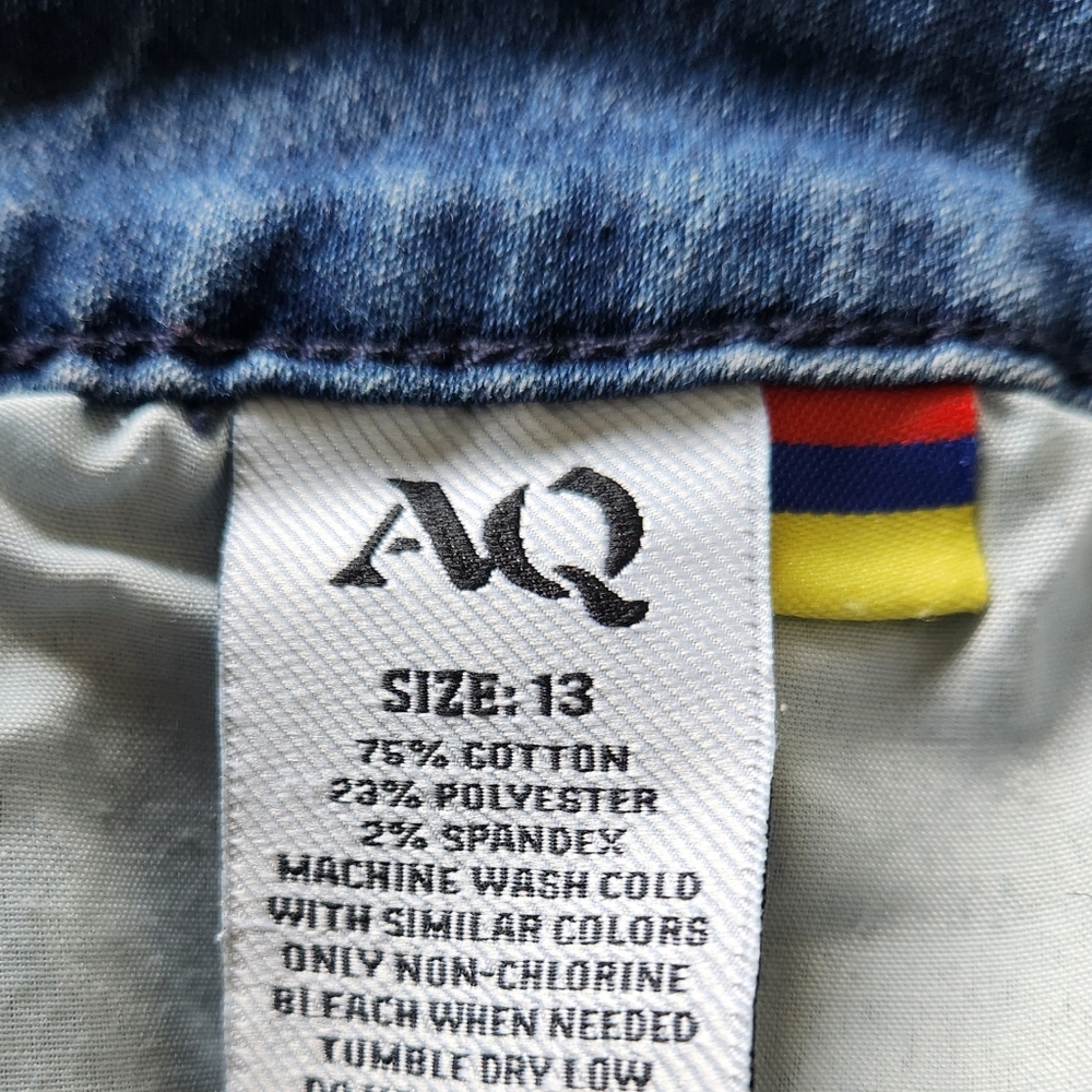 Capri Denim Frayed Jeans - Picture 3 of 3
